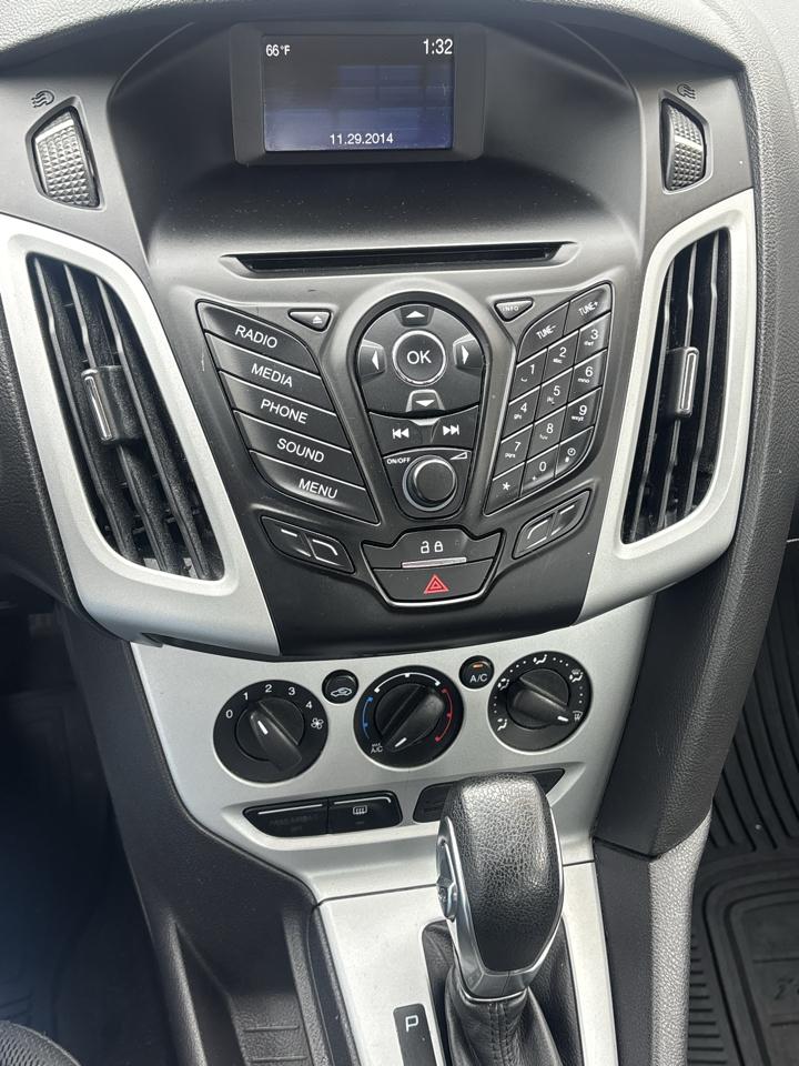 Ford Focus SE Sedan 2014