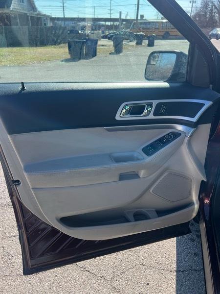 Ford Explorer 4dr XLT 4WD 2012