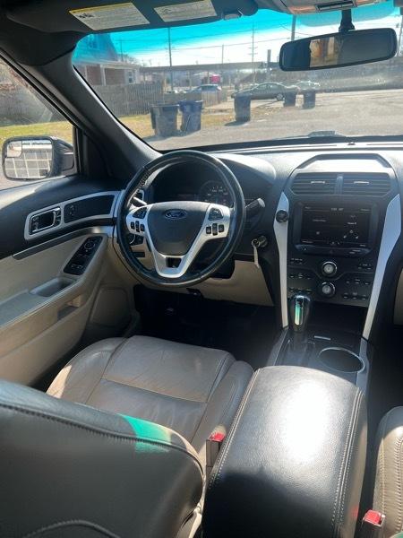 Ford Explorer 4dr XLT 4WD 2012