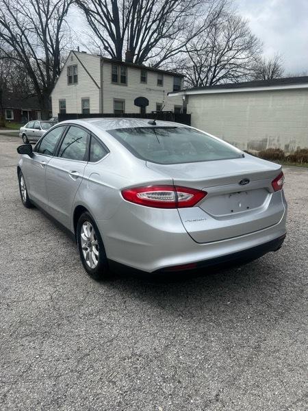 Ford Fusion S 2015