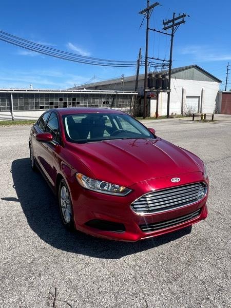 Ford Fusion S 2016
