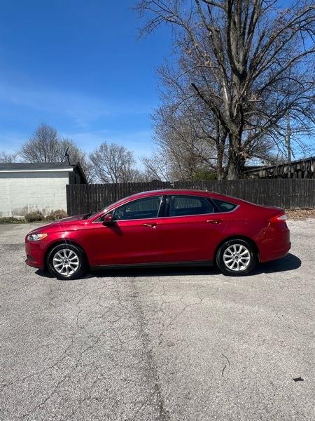 Ford Fusion S 2016