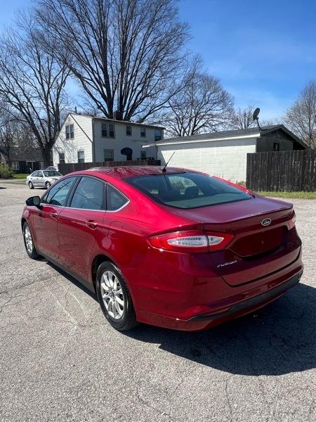 Ford Fusion S 2016