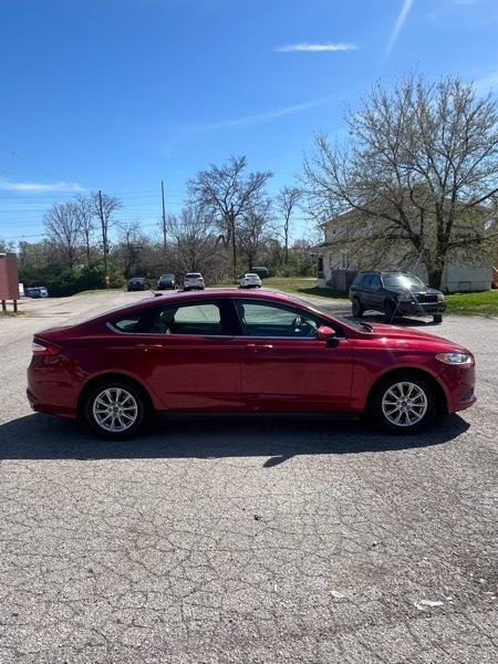 Ford Fusion S 2016