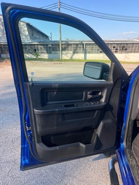 RAM 1500 Tradesman Quad Cab 4WD 2017