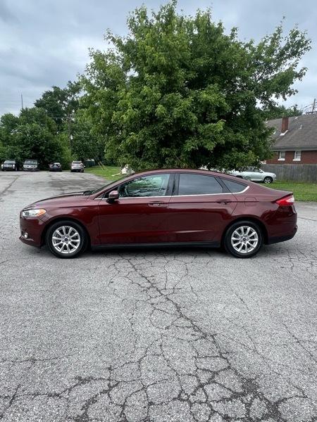 Ford Fusion S 2015