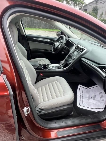 Ford Fusion S 2015