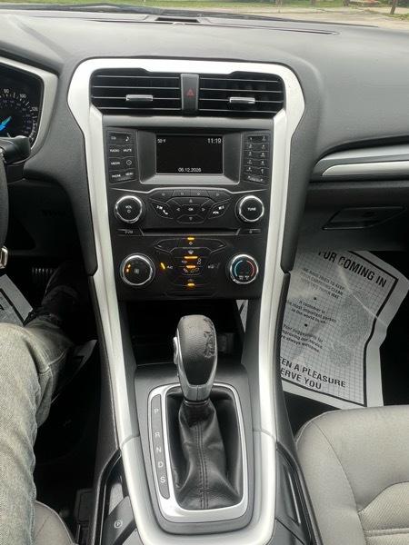 Ford Fusion S 2015