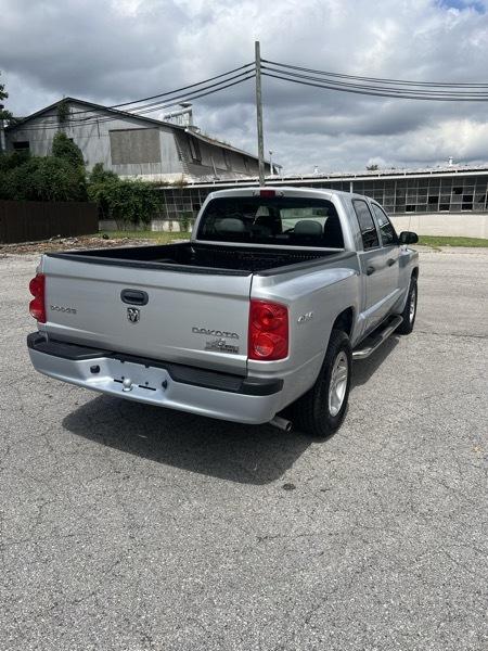 Dodge Dakota SLT Crew Cab 4WD 2011