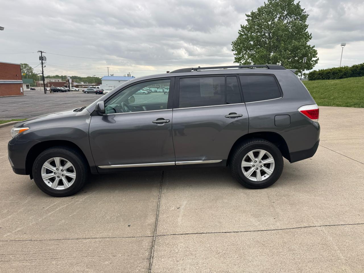 Toyota Highlander Base 4WD 2013