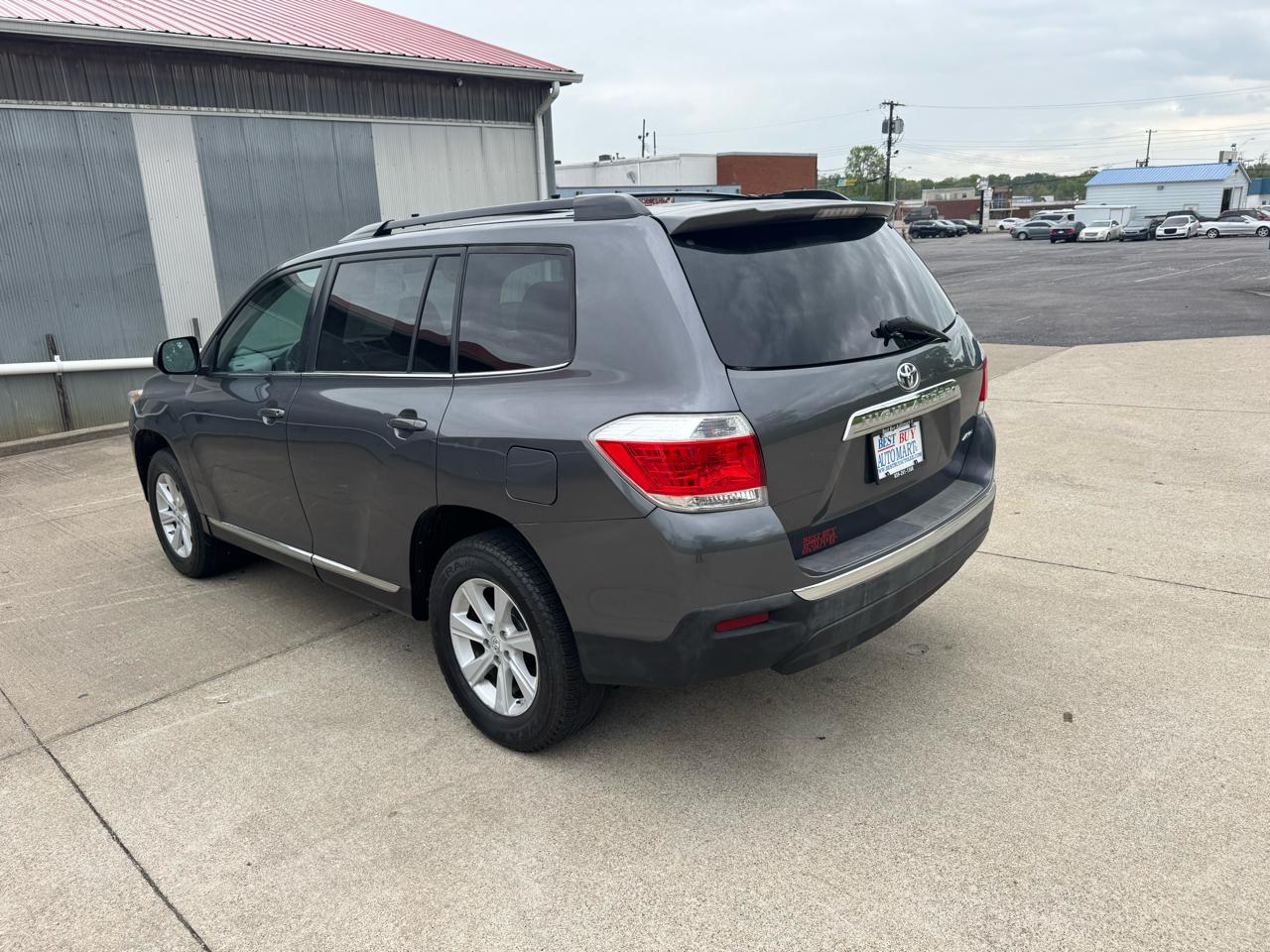 Toyota Highlander Base 4WD 2013