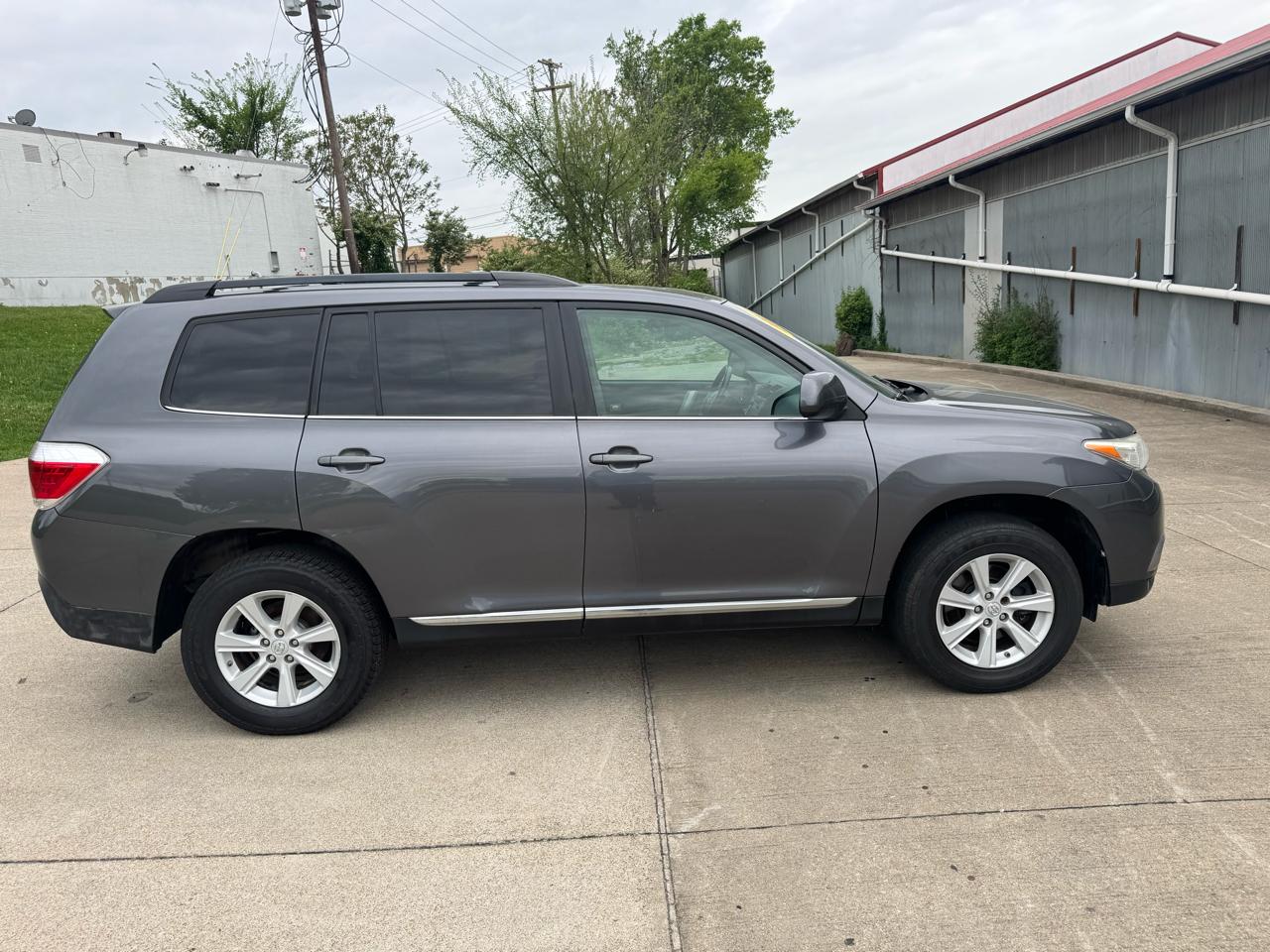 Toyota Highlander Base 4WD 2013