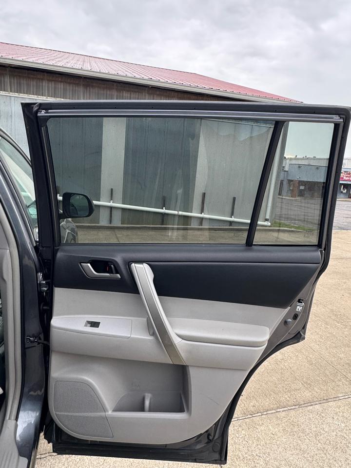 Toyota Highlander Base 4WD 2013