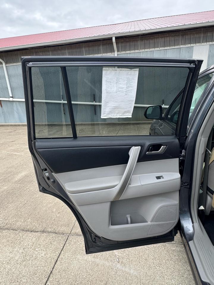 Toyota Highlander Base 4WD 2013