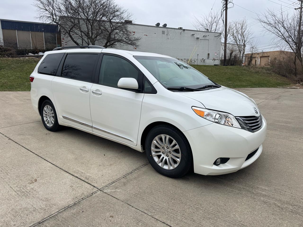Toyota Sienna Limited Premium 7-Passenger 2017