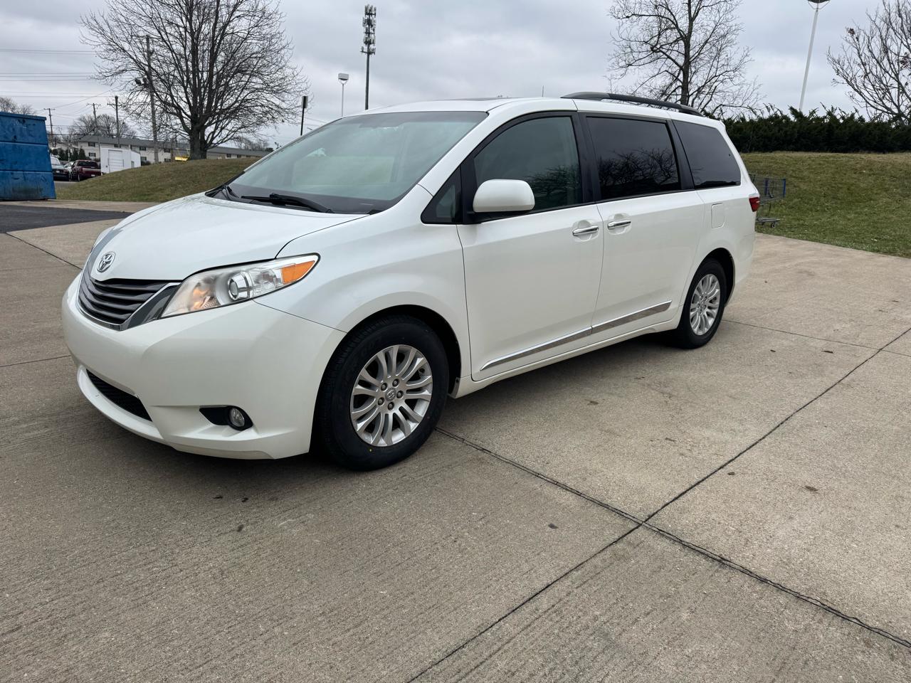 Toyota Sienna Limited Premium 7-Passenger 2017