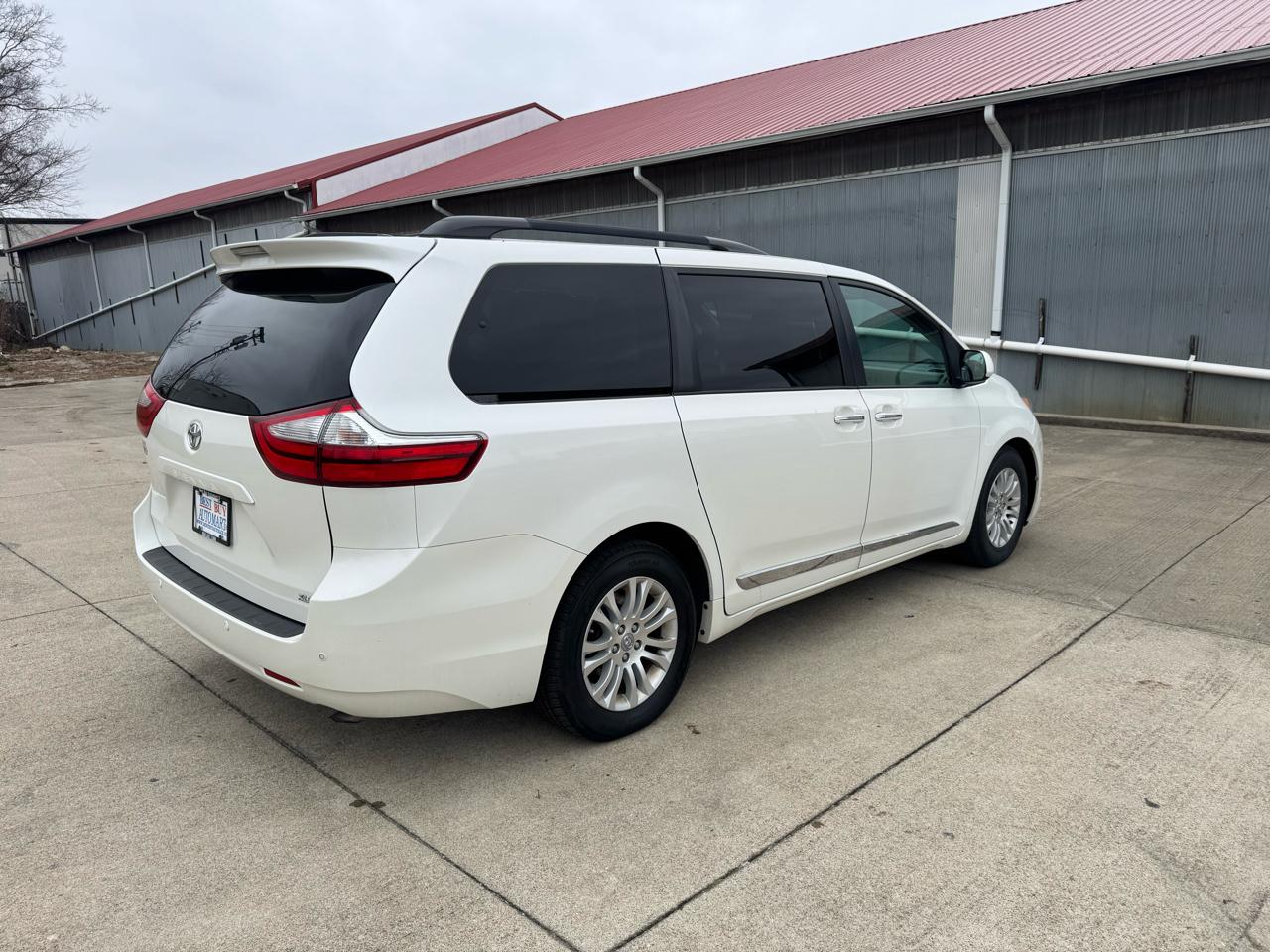Toyota Sienna Limited Premium 7-Passenger 2017