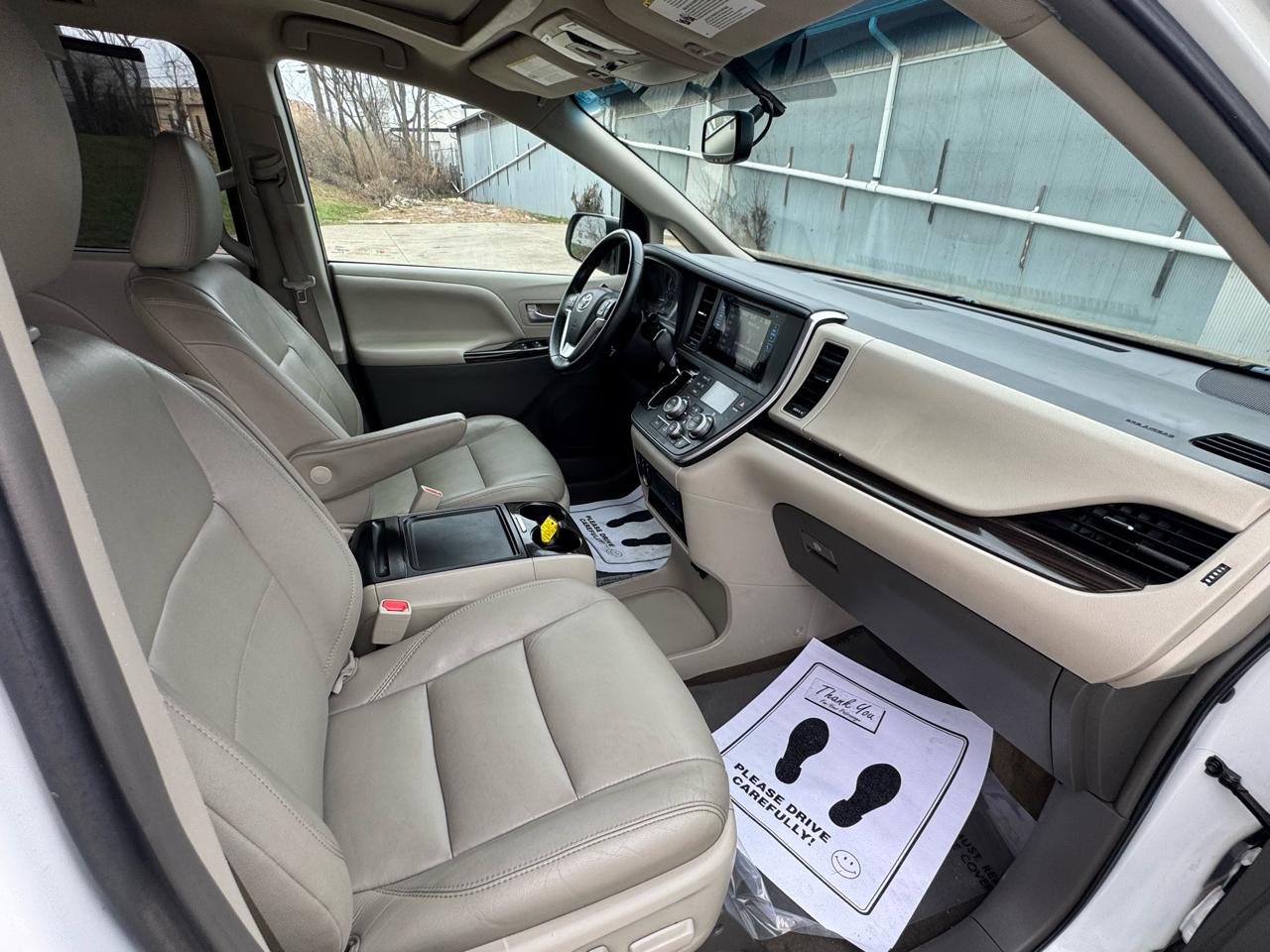 Toyota Sienna Limited Premium 7-Passenger 2017