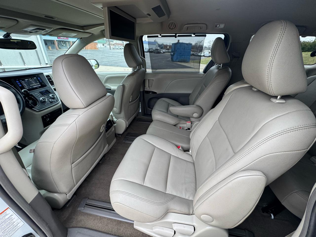 Toyota Sienna Limited Premium 7-Passenger 2017