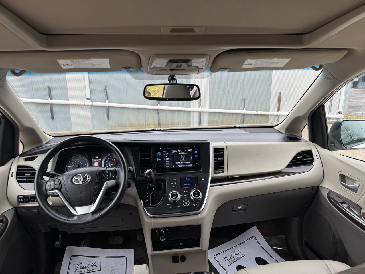 Toyota Sienna Limited Premium 7-Passenger 2017