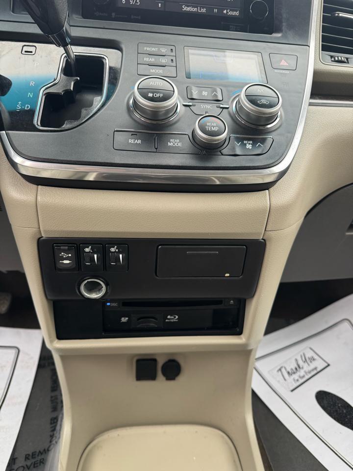 Toyota Sienna Limited Premium 7-Passenger 2017
