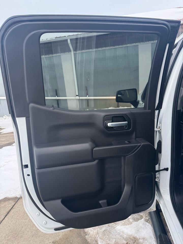 Chevrolet Silverado 1500 Custom Crew Cab Short Box 4WD 2021