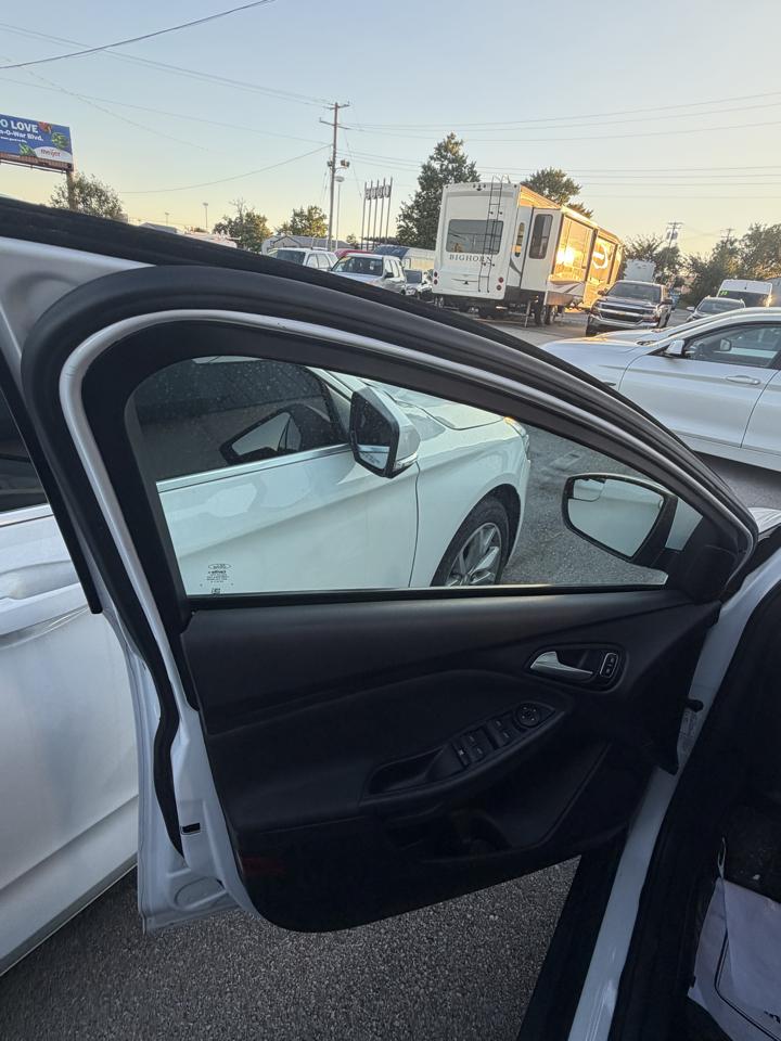 Ford Focus SE Hatch 2016