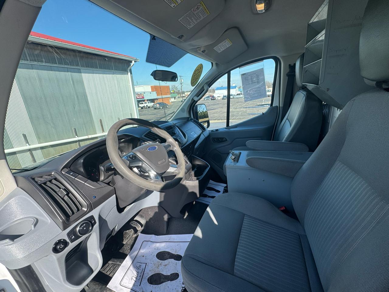 Ford Transit 250 Van Low Roof 60/40 Pass.130-in. WB 2015