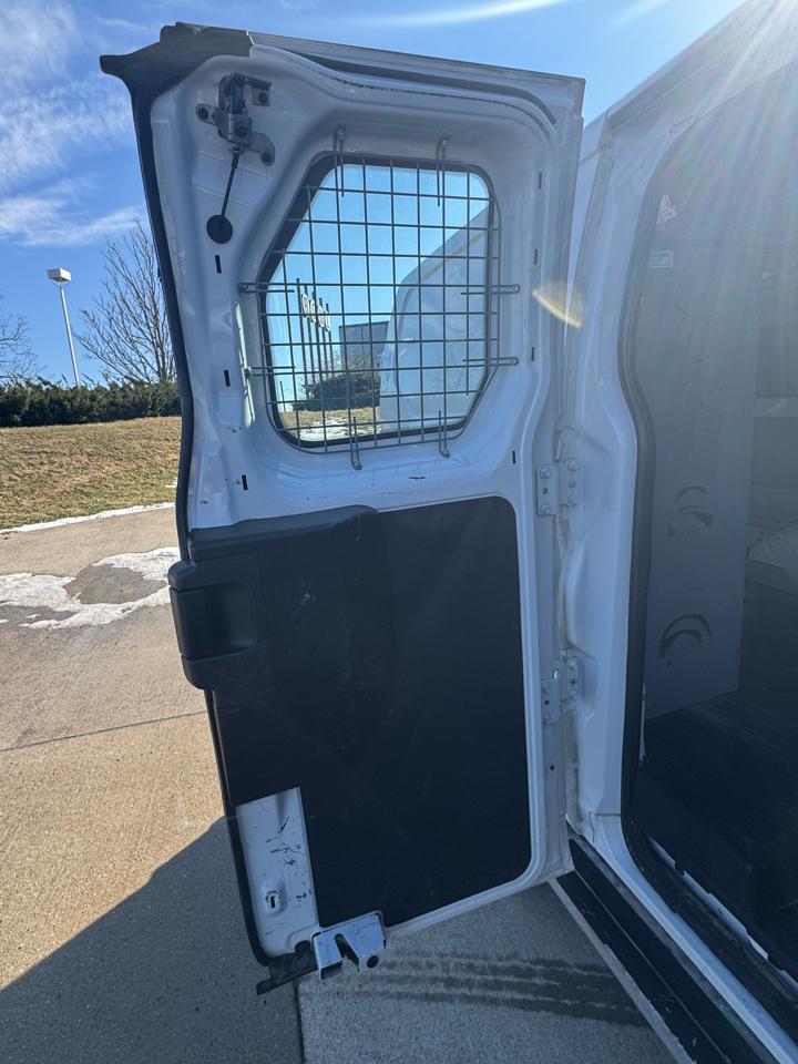 Ford Transit 250 Van Low Roof 60/40 Pass.130-in. WB 2015