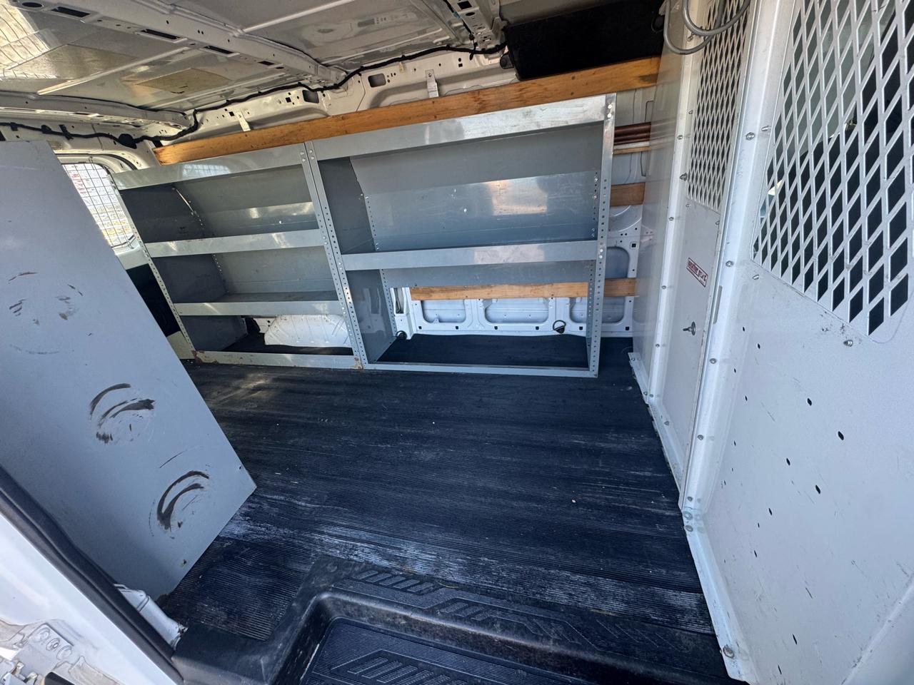 Ford Transit 250 Van Low Roof 60/40 Pass.130-in. WB 2015