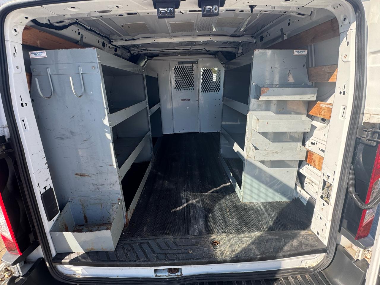 Ford Transit 250 Van Low Roof 60/40 Pass.130-in. WB 2015