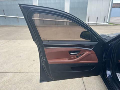 BMW 5-Series 528i 2015