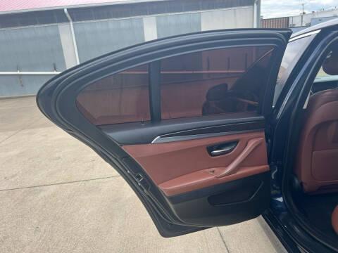 BMW 5-Series 528i 2015