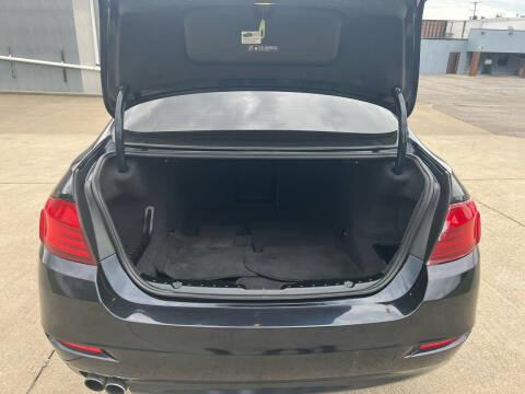 BMW 5-Series 528i 2015