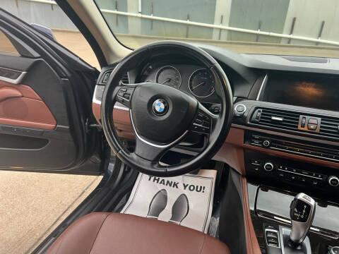 BMW 5-Series 528i 2015