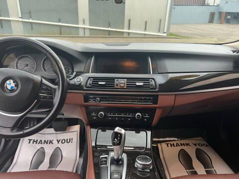 BMW 5-Series 528i 2015