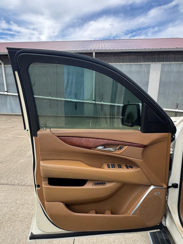 Cadillac Escalade Platinum 4WD 2015