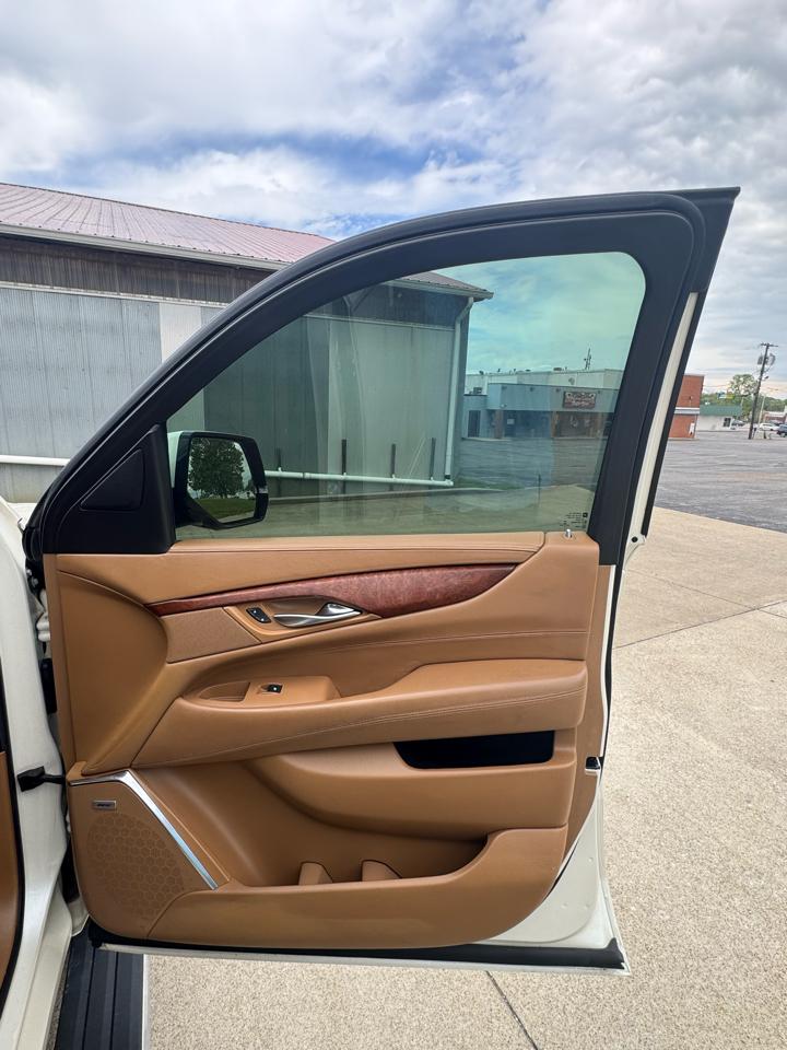 Cadillac Escalade Platinum 4WD 2015