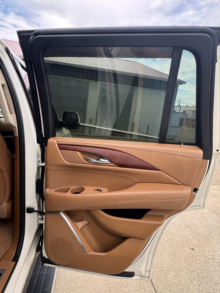 Cadillac Escalade Platinum 4WD 2015