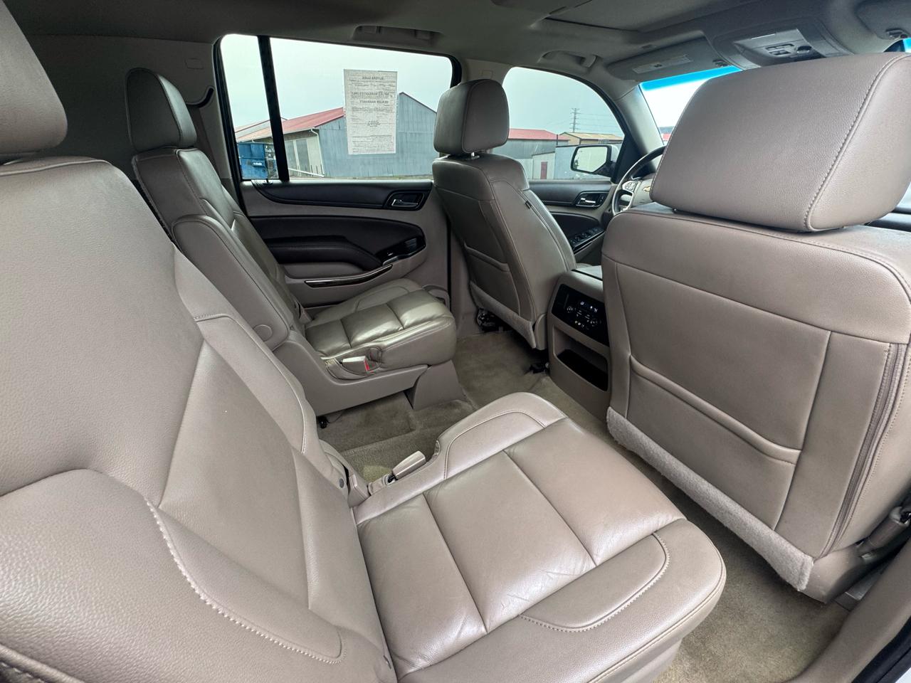 Chevrolet Suburban LT 4WD 2016