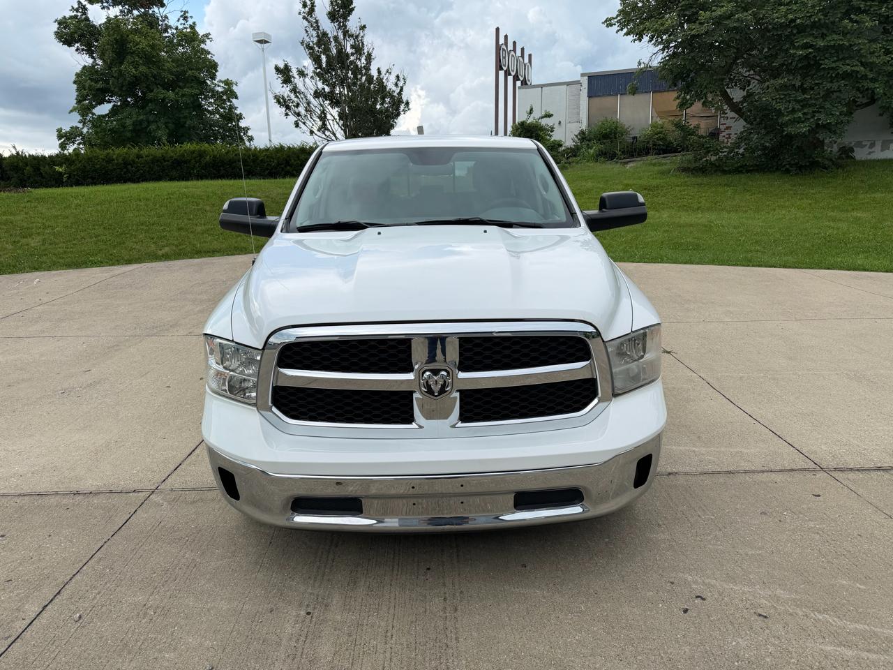 RAM 1500 SLT Quad Cab 4WD 2016