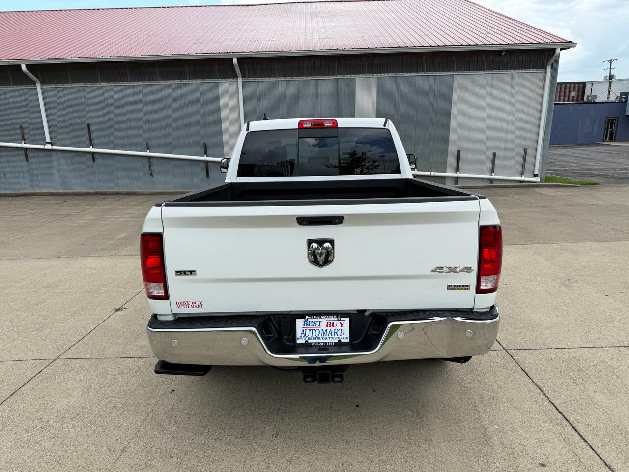 RAM 1500 SLT Quad Cab 4WD 2016