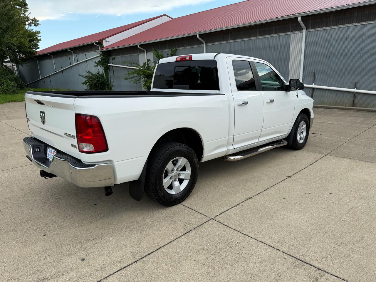 RAM 1500 SLT Quad Cab 4WD 2016