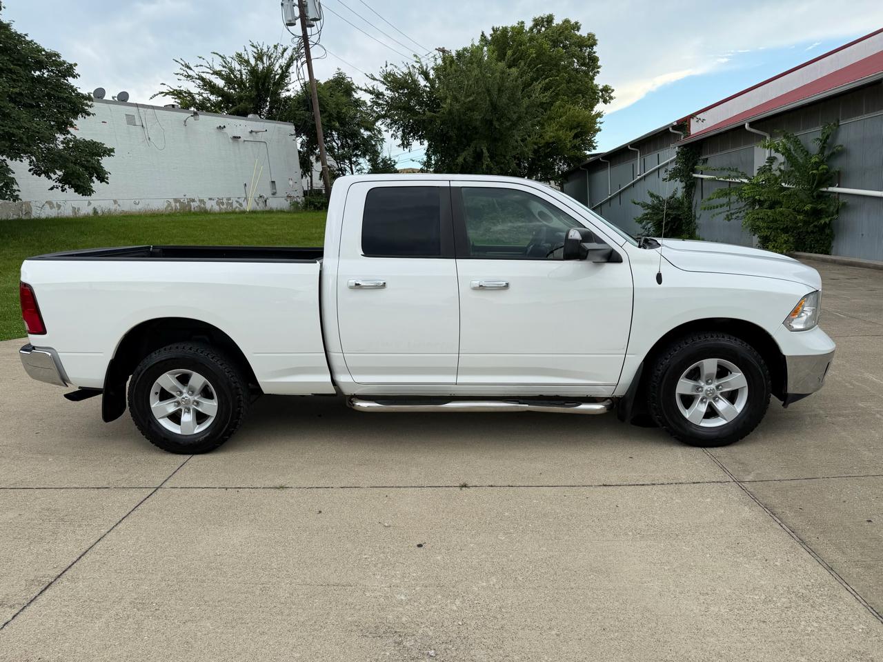 RAM 1500 SLT Quad Cab 4WD 2016
