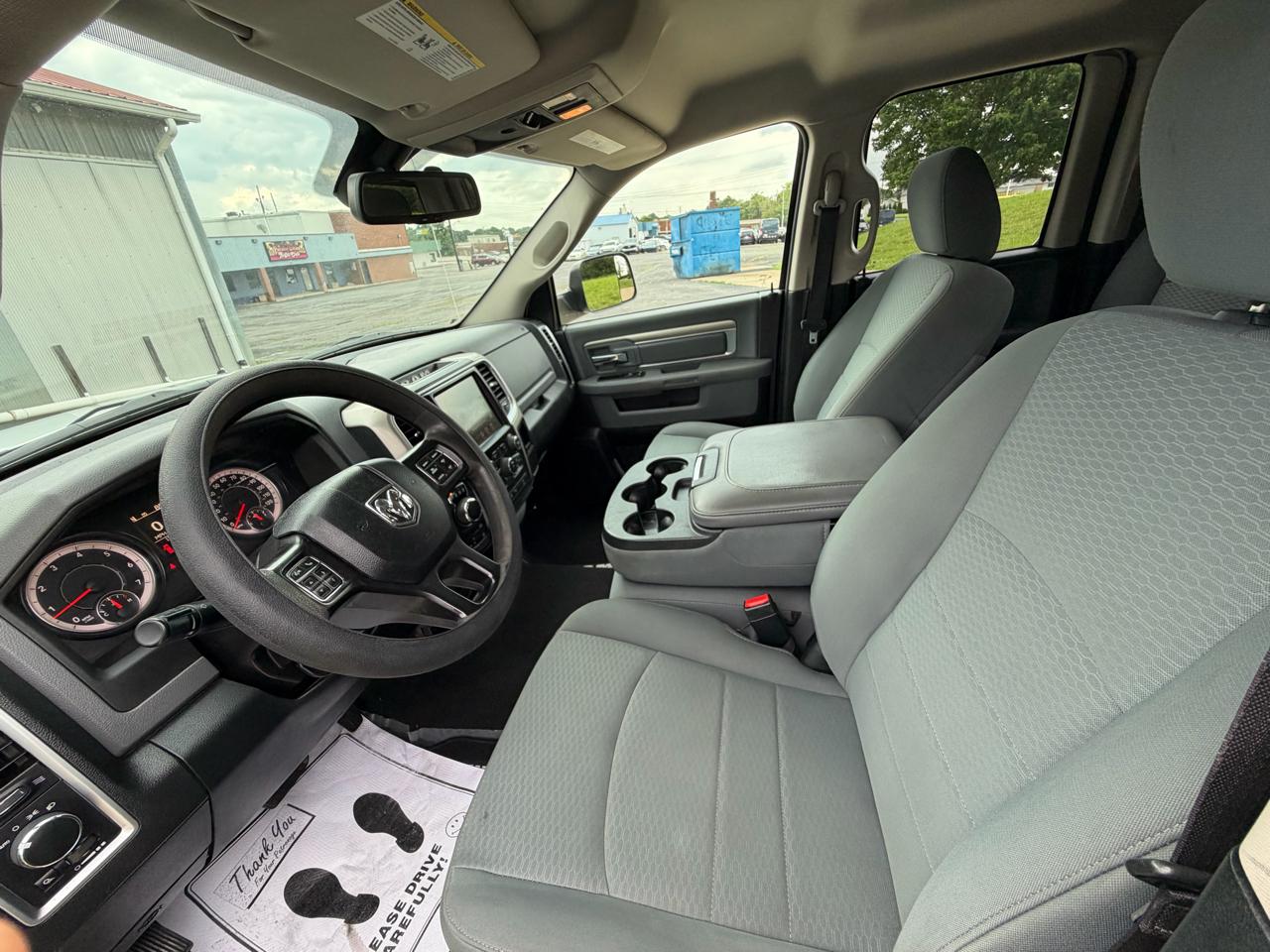 RAM 1500 SLT Quad Cab 4WD 2016