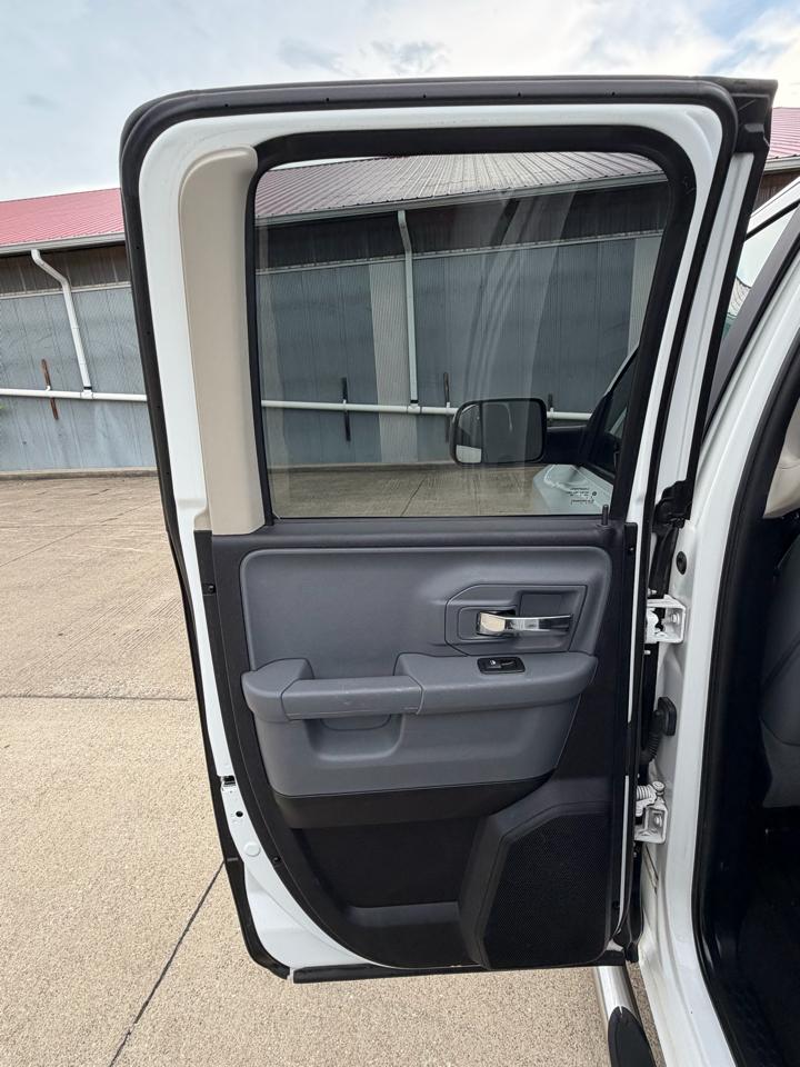 RAM 1500 SLT Quad Cab 4WD 2016