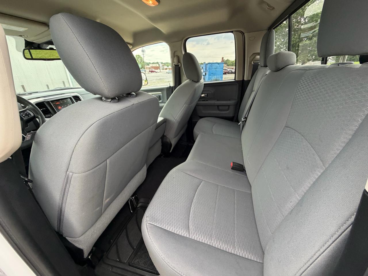 RAM 1500 SLT Quad Cab 4WD 2016