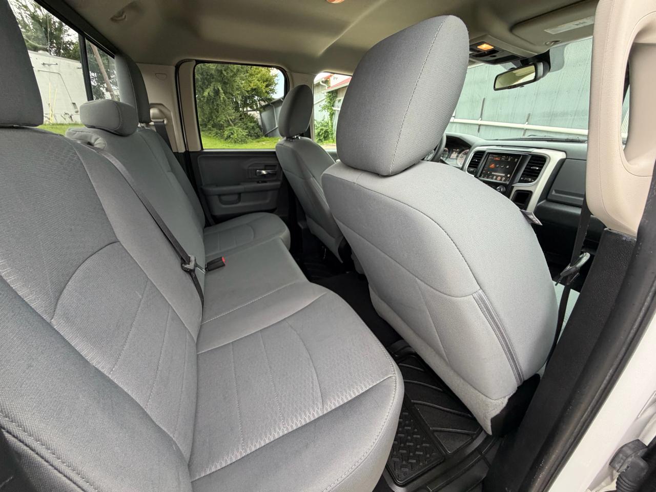 RAM 1500 SLT Quad Cab 4WD 2016
