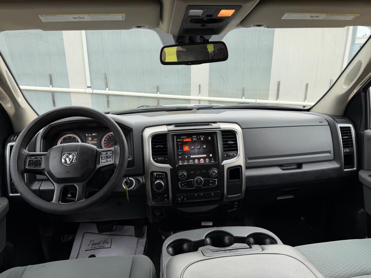 RAM 1500 SLT Quad Cab 4WD 2016