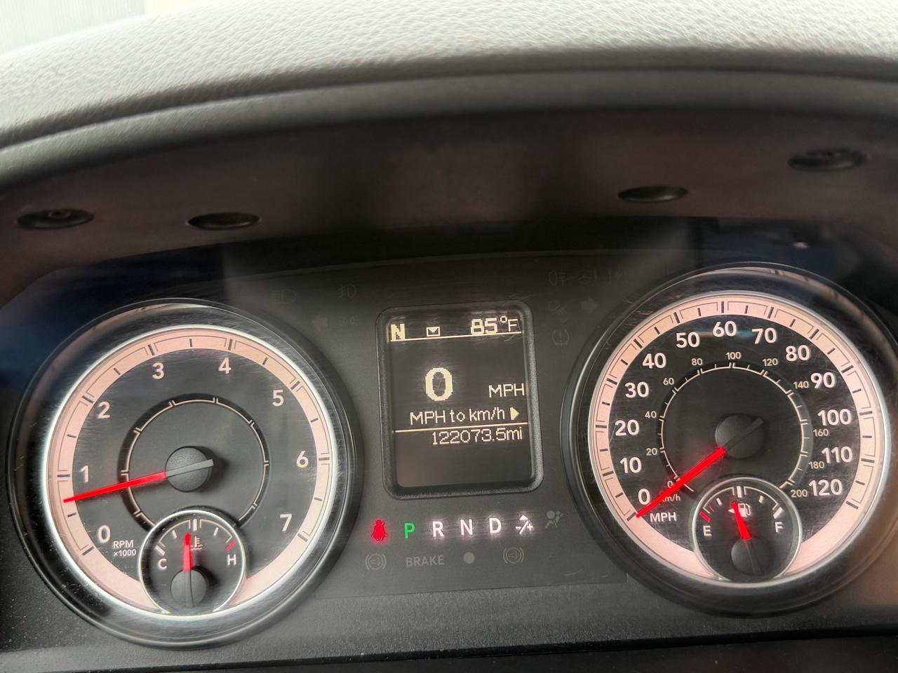RAM 1500 SLT Quad Cab 4WD 2016